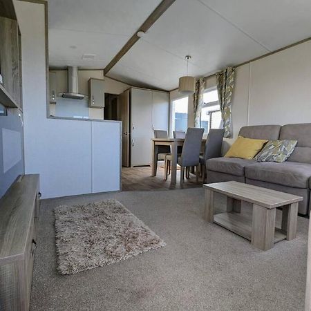 Beautiful Pet Friendly Southerness Caravan With Sea View & Decking Area Mainsriddle Bagian luar foto
