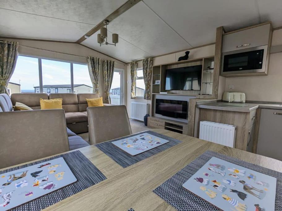 Beautiful Pet Friendly Southerness Caravan With Sea View & Decking Area Mainsriddle Bagian luar foto