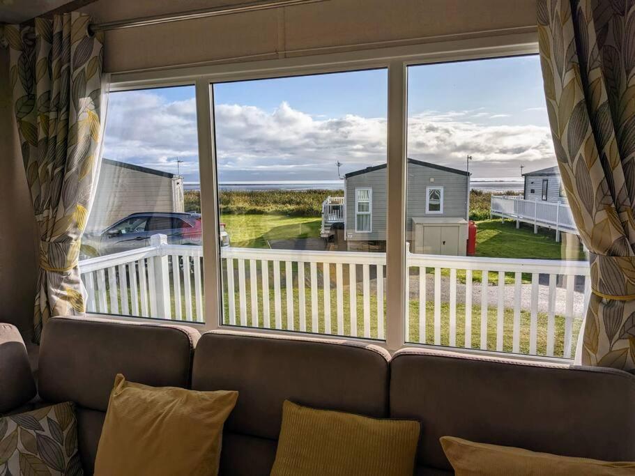 Beautiful Pet Friendly Southerness Caravan With Sea View & Decking Area Mainsriddle Bagian luar foto
