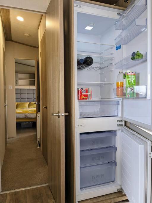 Beautiful Pet Friendly Southerness Caravan With Sea View & Decking Area Mainsriddle Bagian luar foto