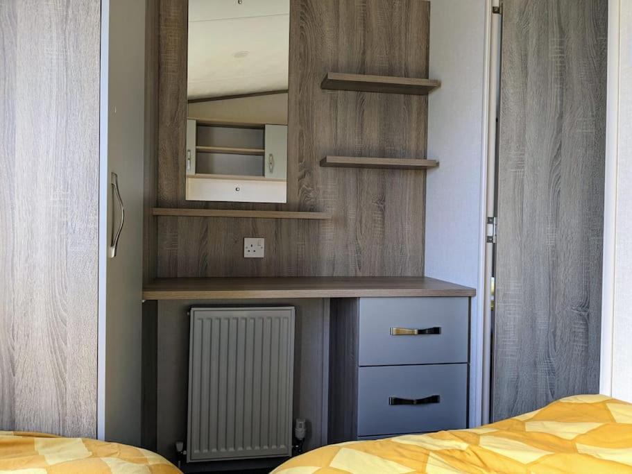 Beautiful Pet Friendly Southerness Caravan With Sea View & Decking Area Mainsriddle Bagian luar foto